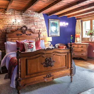 Unique Grade II Hidden Gem, Log Burner & Parking Holiday home Holmfirth